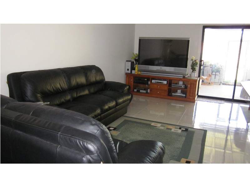 6B Waratah Cres, Macquarie Fields NSW 2564