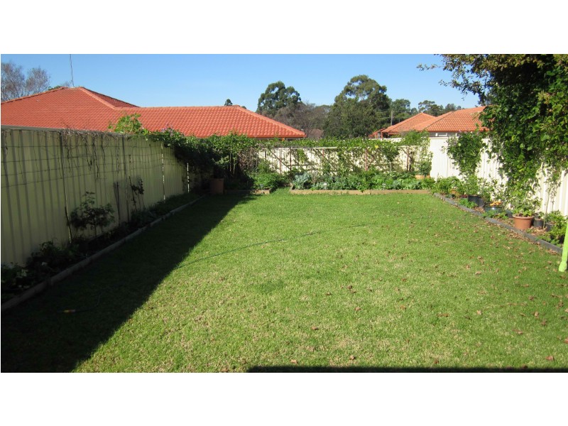 6B Waratah Cres, Macquarie Fields NSW 2564
