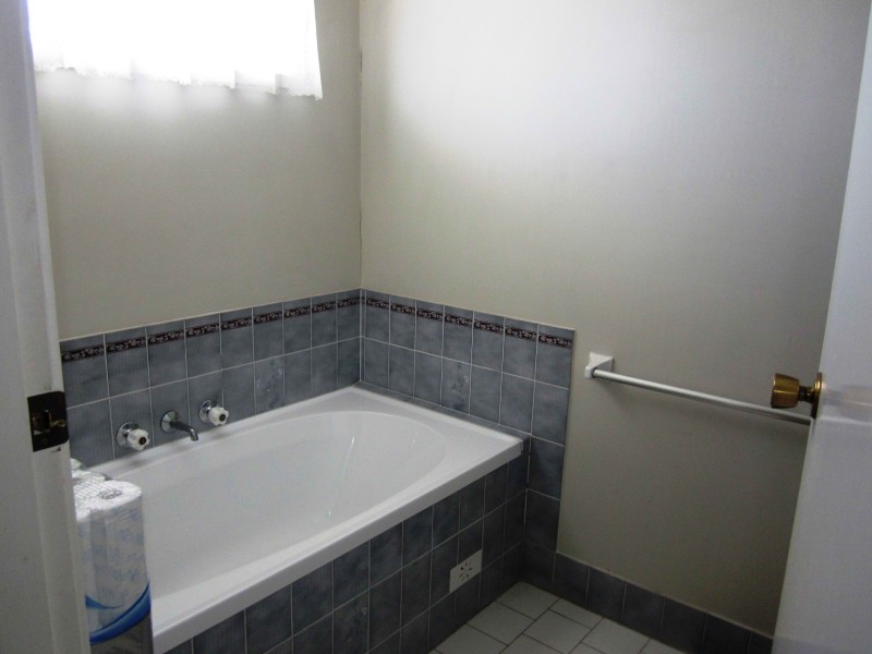 23/4 Jacquinot Pl, Glenfield NSW 2167