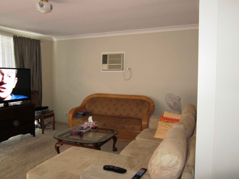 23/4 Jacquinot Pl, Glenfield NSW 2167