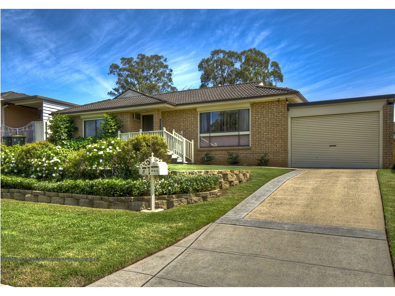 9 Monckton Pl, Glenfield NSW 2167