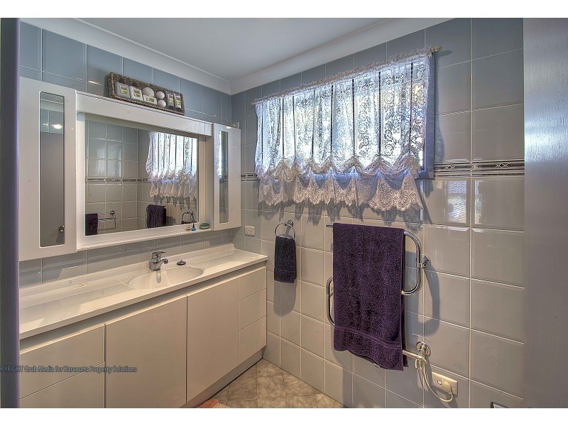 9 Monckton Pl, Glenfield NSW 2167