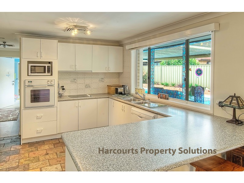 12 Kiriwina Pl, Glenfield NSW 2167