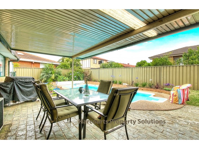12 Kiriwina Pl, Glenfield NSW 2167