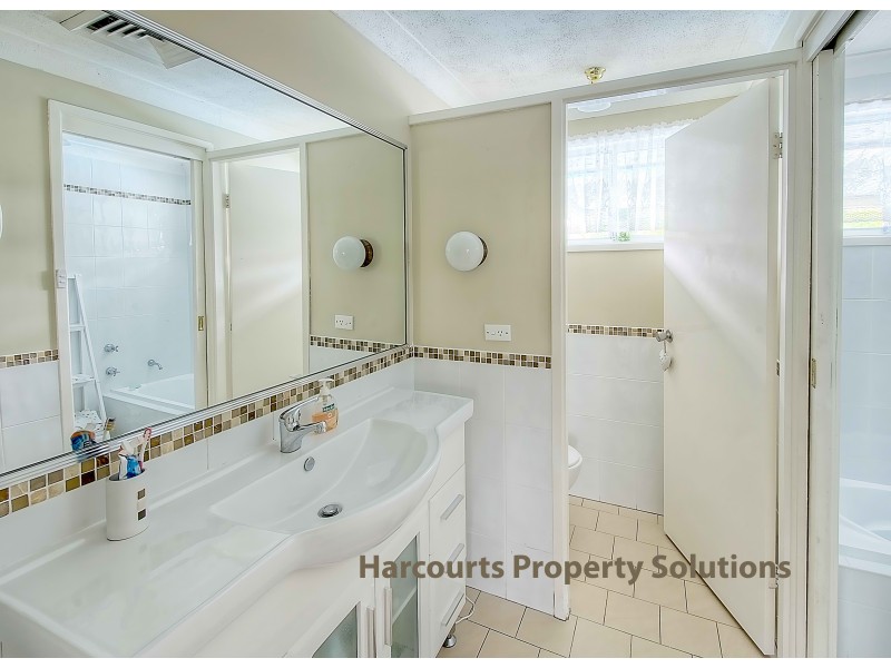 12 Kiriwina Pl, Glenfield NSW 2167