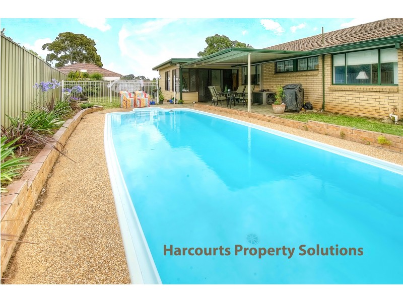 12 Kiriwina Pl, Glenfield NSW 2167