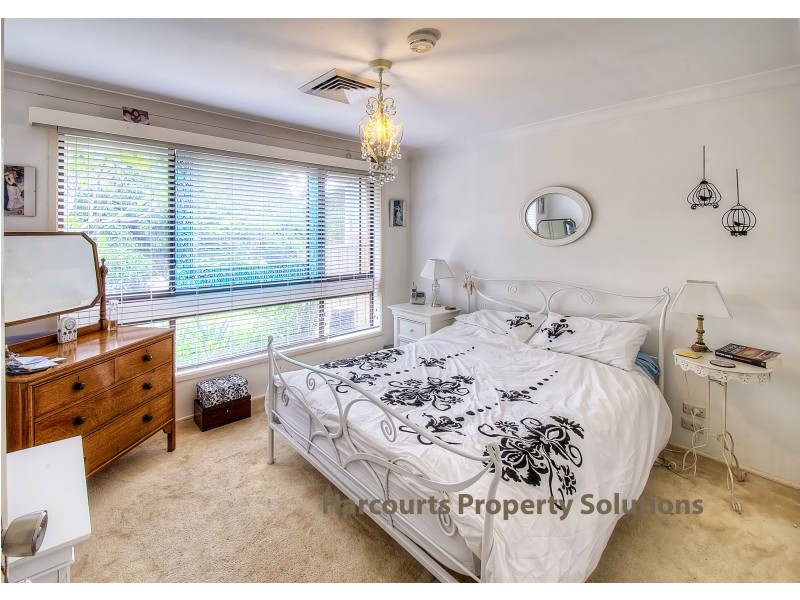 12 Kiriwina Pl, Glenfield NSW 2167