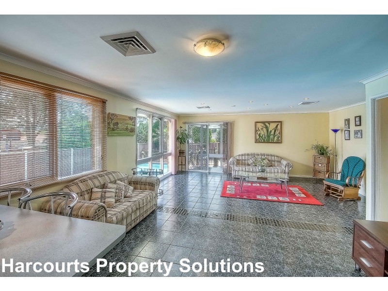 108 Harrow Rd, Glenfield NSW 2167
