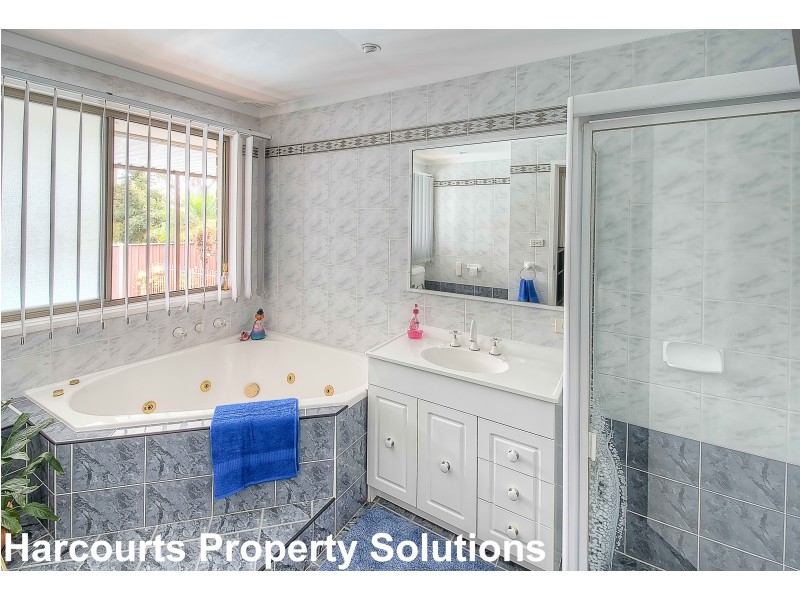 108 Harrow Rd, Glenfield NSW 2167