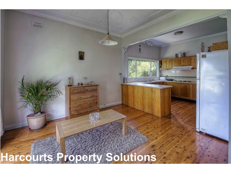 104 Belmont Rd, Glenfield NSW 2167