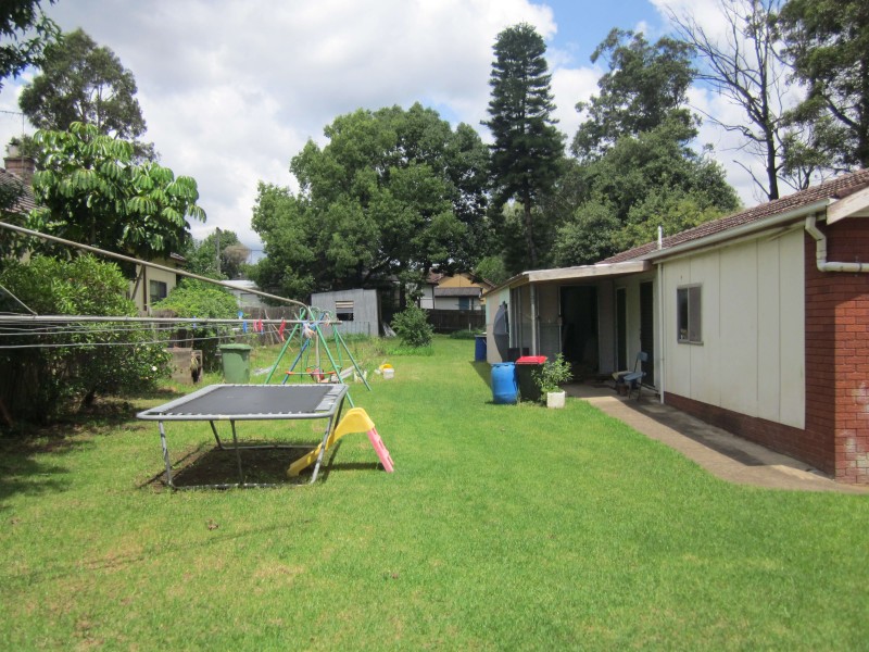 37 Trafalgar St, Glenfield NSW 2167