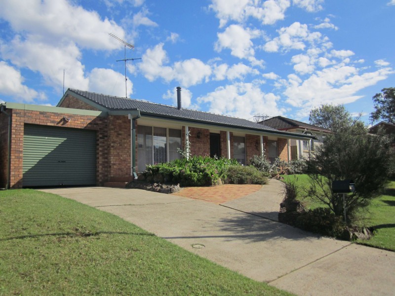 15 Rentoul St, Glenfield NSW 2167