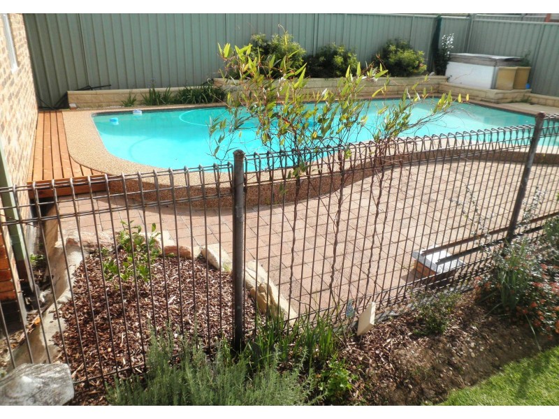 15 Rentoul St, Glenfield NSW 2167