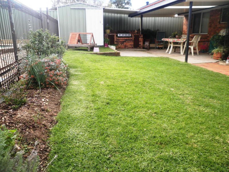 15 Rentoul St, Glenfield NSW 2167