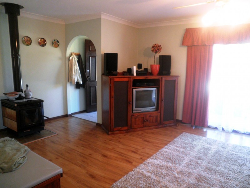 15 Rentoul St, Glenfield NSW 2167