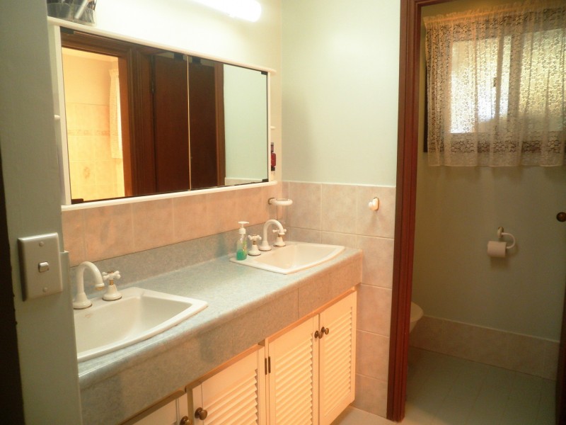 15 Rentoul St, Glenfield NSW 2167