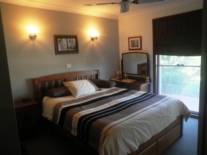 15 Rentoul St, Glenfield NSW 2167