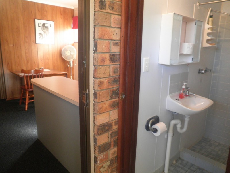 15 Rentoul St, Glenfield NSW 2167