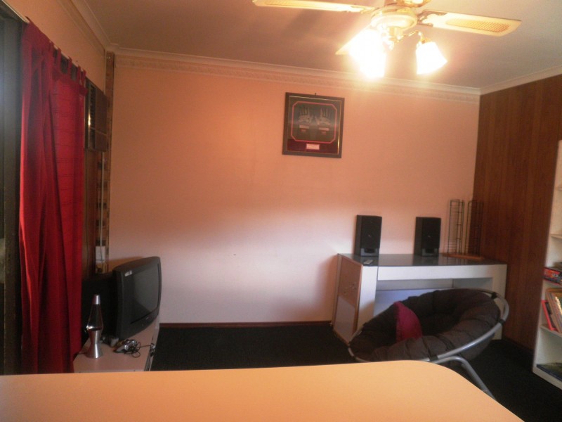 15 Rentoul St, Glenfield NSW 2167