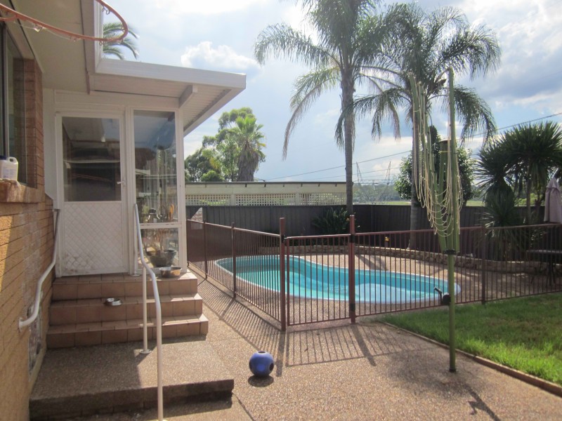 26 Fergusson St, Glenfield NSW 2167