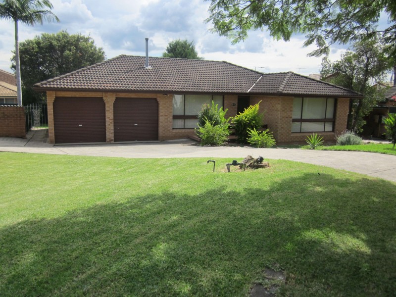 6 Rigo Pl, Glenfield NSW 2167