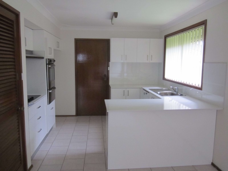 6 Rigo Pl, Glenfield NSW 2167