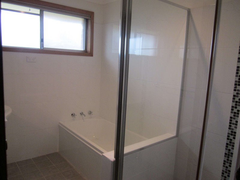 6 Rigo Pl, Glenfield NSW 2167