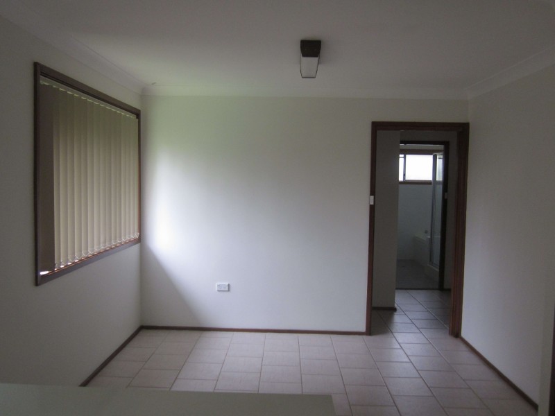 6 Rigo Pl, Glenfield NSW 2167