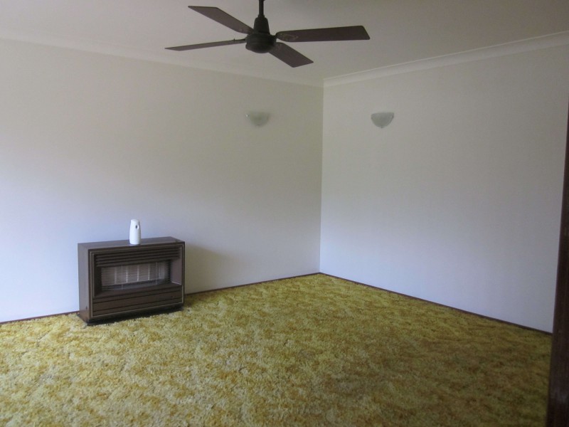 6 Rigo Pl, Glenfield NSW 2167