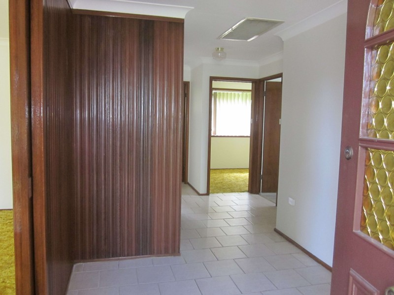6 Rigo Pl, Glenfield NSW 2167