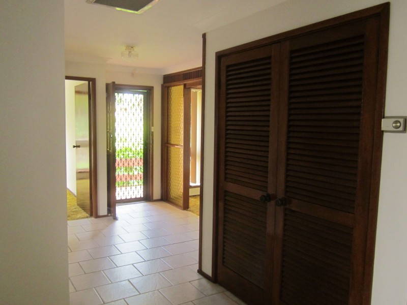 6 Rigo Pl, Glenfield NSW 2167