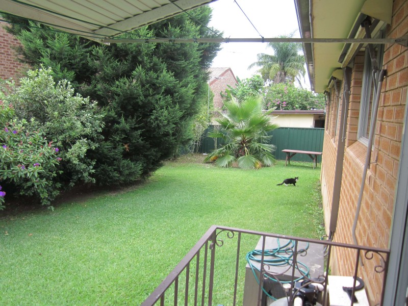 6 Rigo Pl, Glenfield NSW 2167