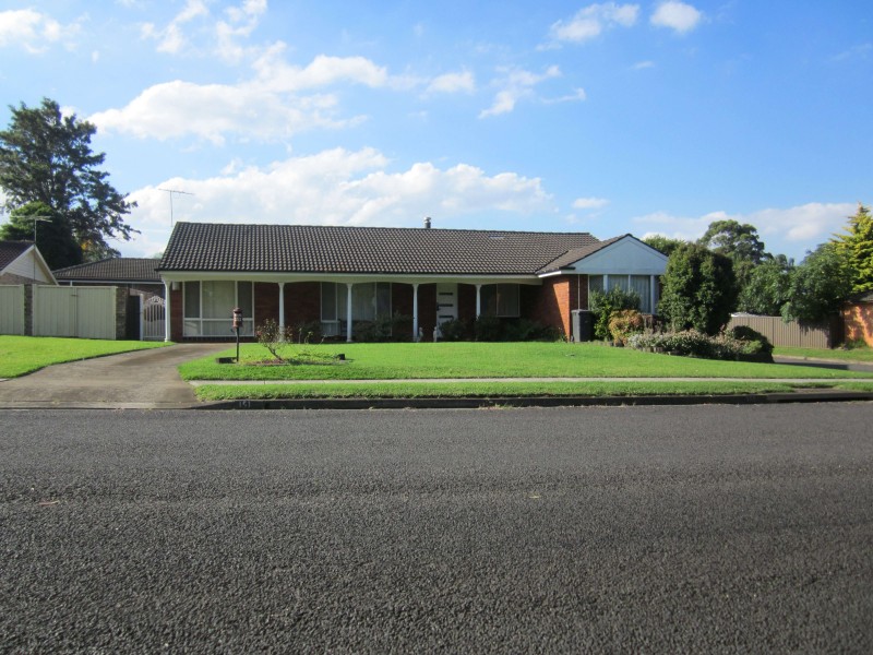 151 Harrow Rd, Glenfield NSW 2167