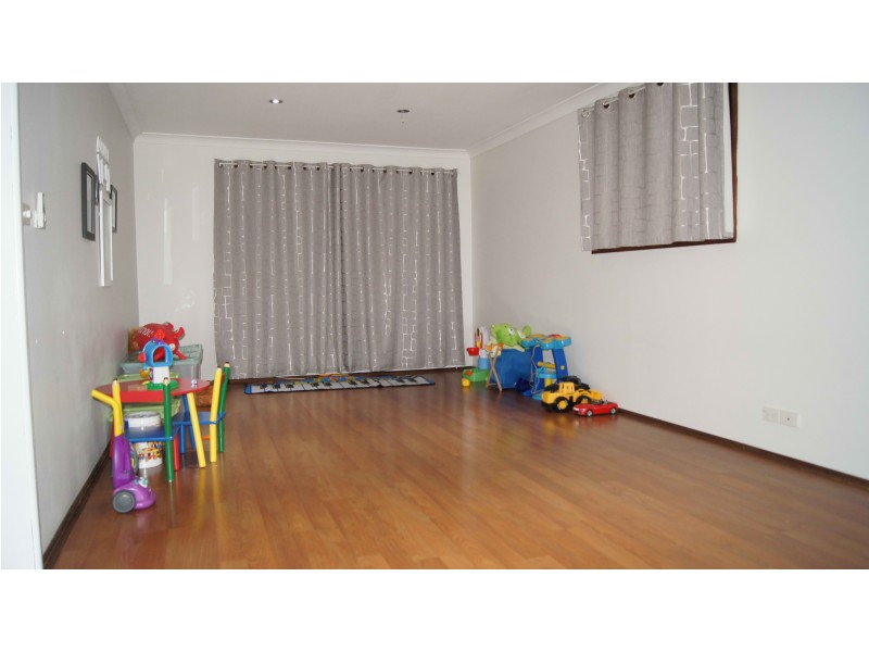 151 Harrow Rd, Glenfield NSW 2167