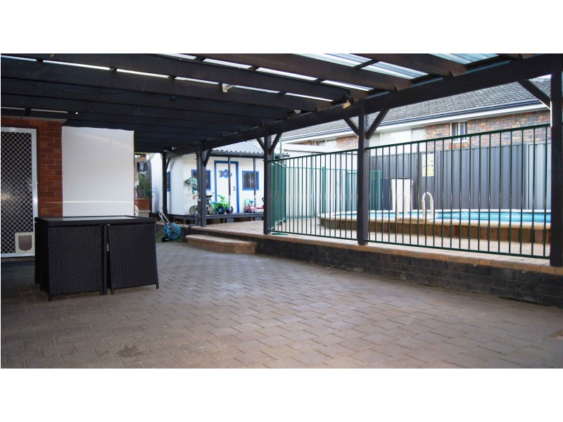 151 Harrow Rd, Glenfield NSW 2167