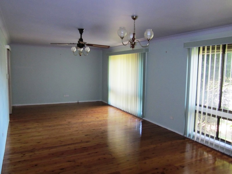 3 Mekeo Pl, Glenfield NSW 2167