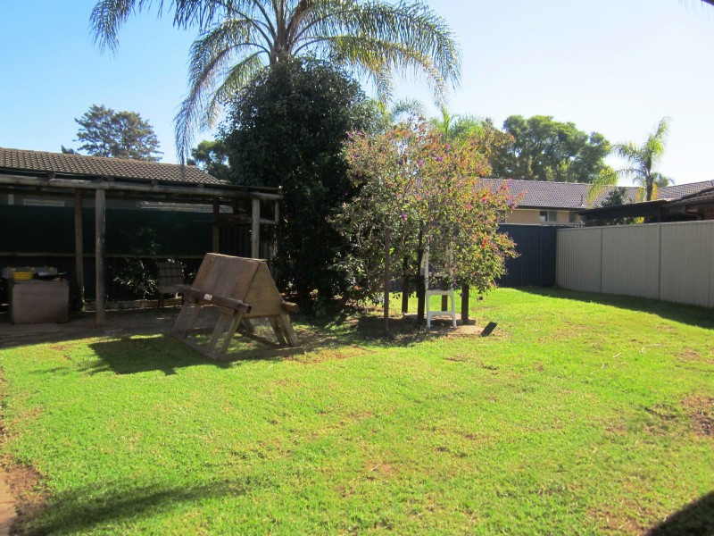 3 Mekeo Pl, Glenfield NSW 2167