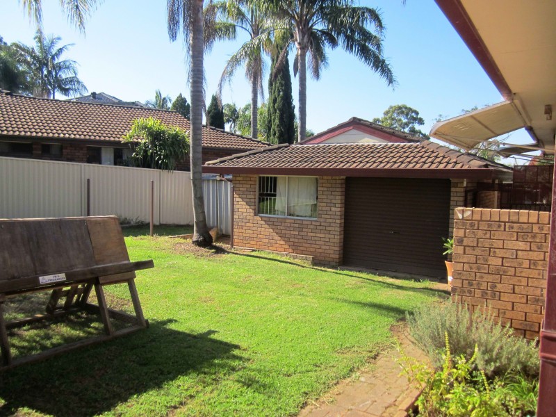 3 Mekeo Pl, Glenfield NSW 2167