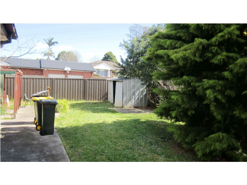 149 Harrow Rd, Glenfield NSW 2167