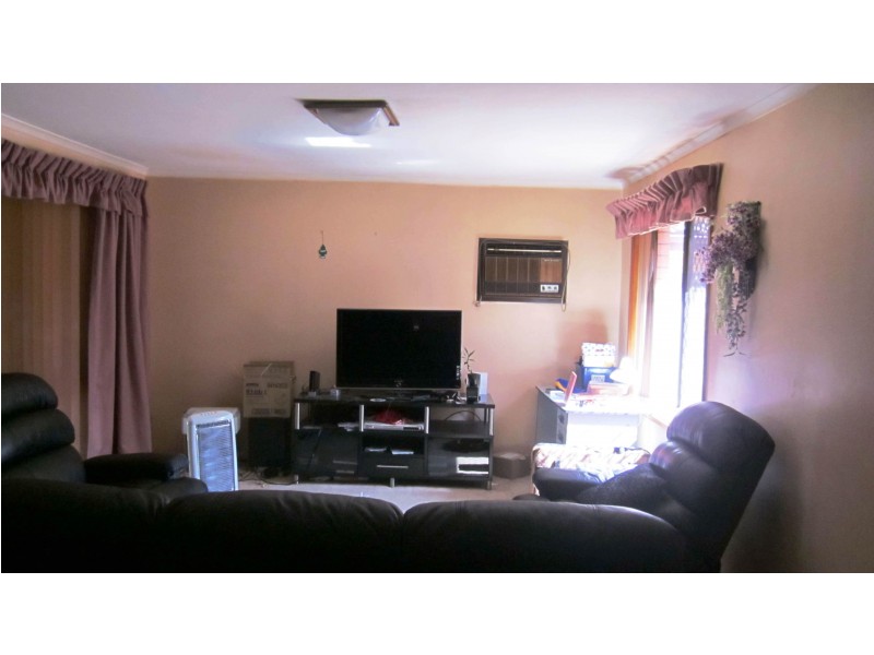 149 Harrow Rd, Glenfield NSW 2167