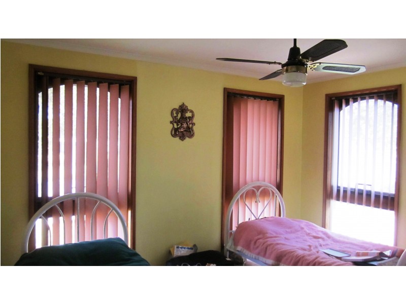 149 Harrow Rd, Glenfield NSW 2167