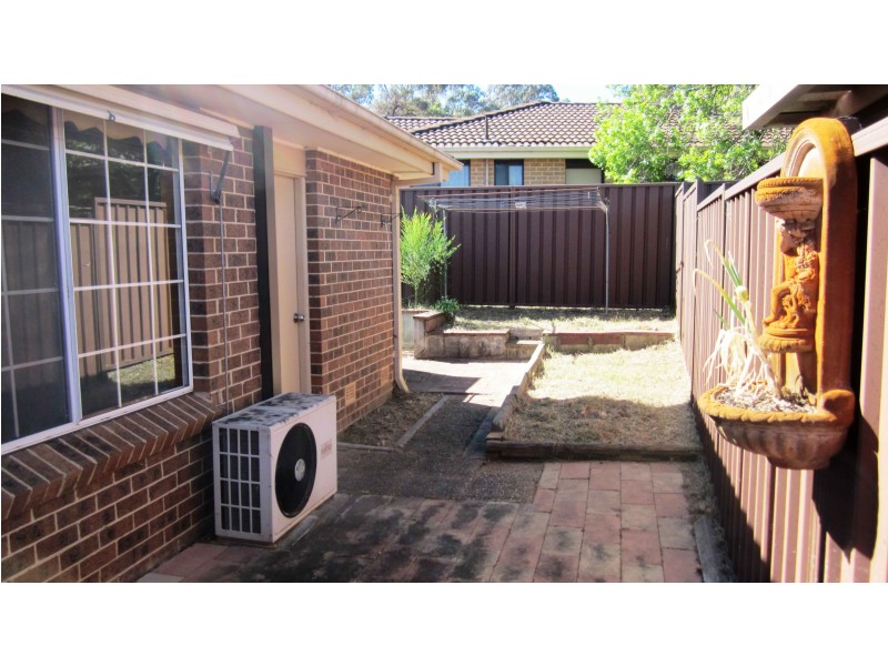 1/212 Harrow Rd, Glenfield NSW 2167