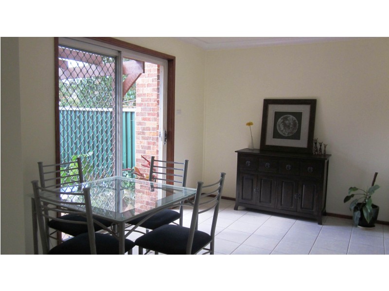 9/18 Hosking Cres, Glenfield NSW 2167