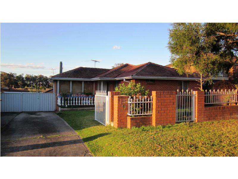 9 Manam Pl, Glenfield NSW 2167