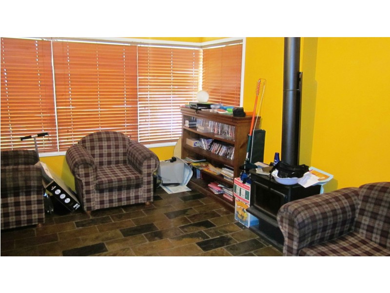 9 Manam Pl, Glenfield NSW 2167