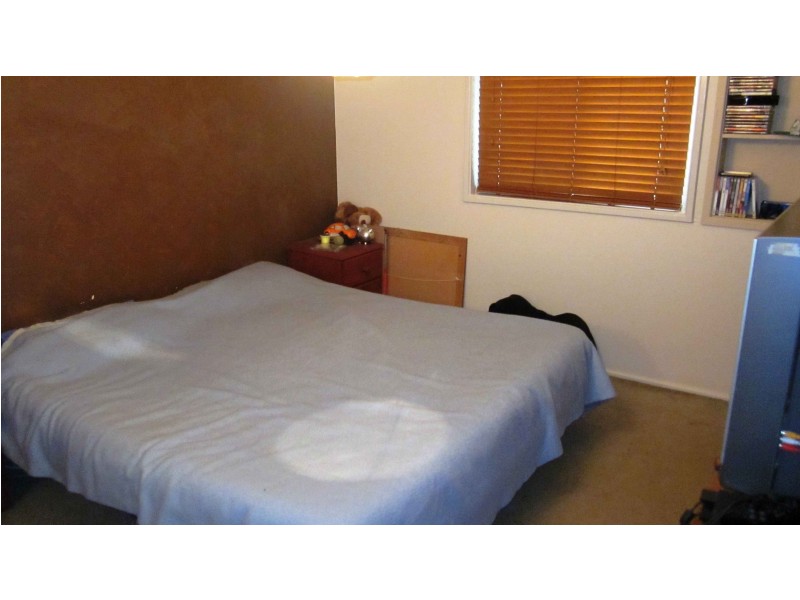 9 Manam Pl, Glenfield NSW 2167