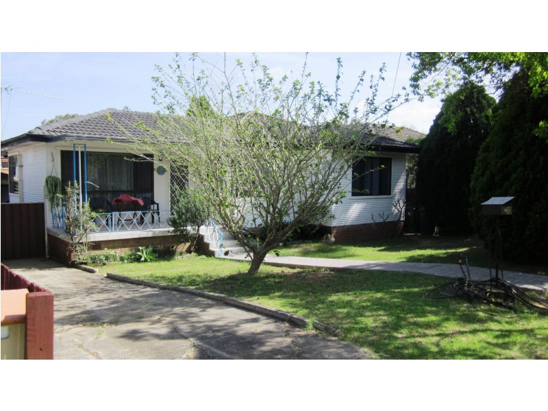 13 Foreman St, Glenfield NSW 2167