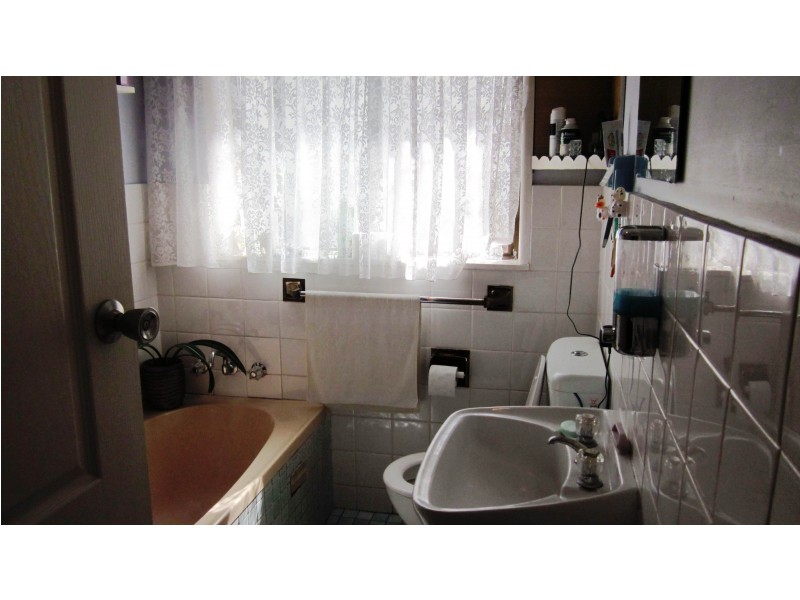 13 Foreman St, Glenfield NSW 2167