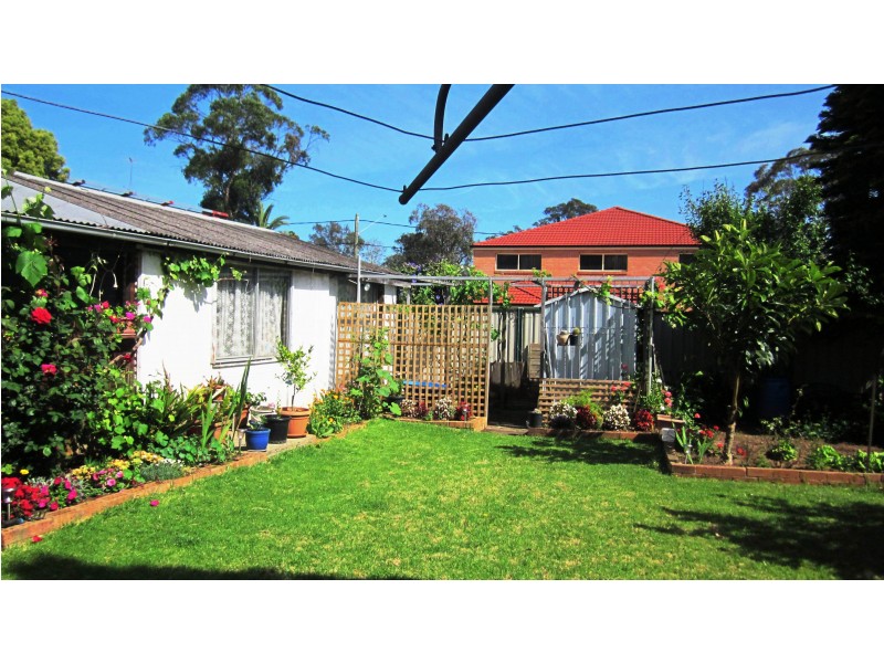13 Foreman St, Glenfield NSW 2167