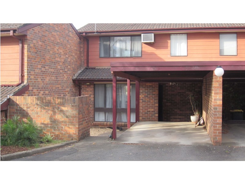 8/6 Jacquinot Pl, Glenfield NSW 2167